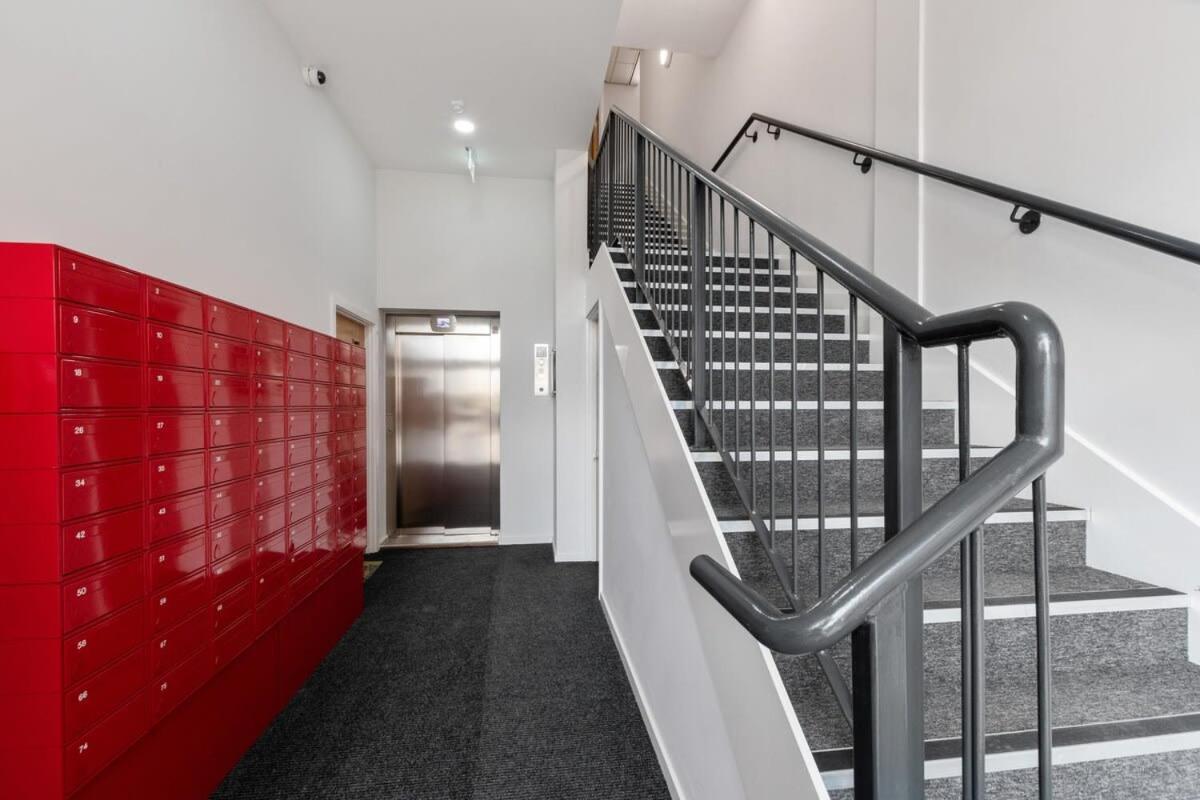 1 Bed Modern Apartment In A Converted Mill Leeds  Exteriör bild